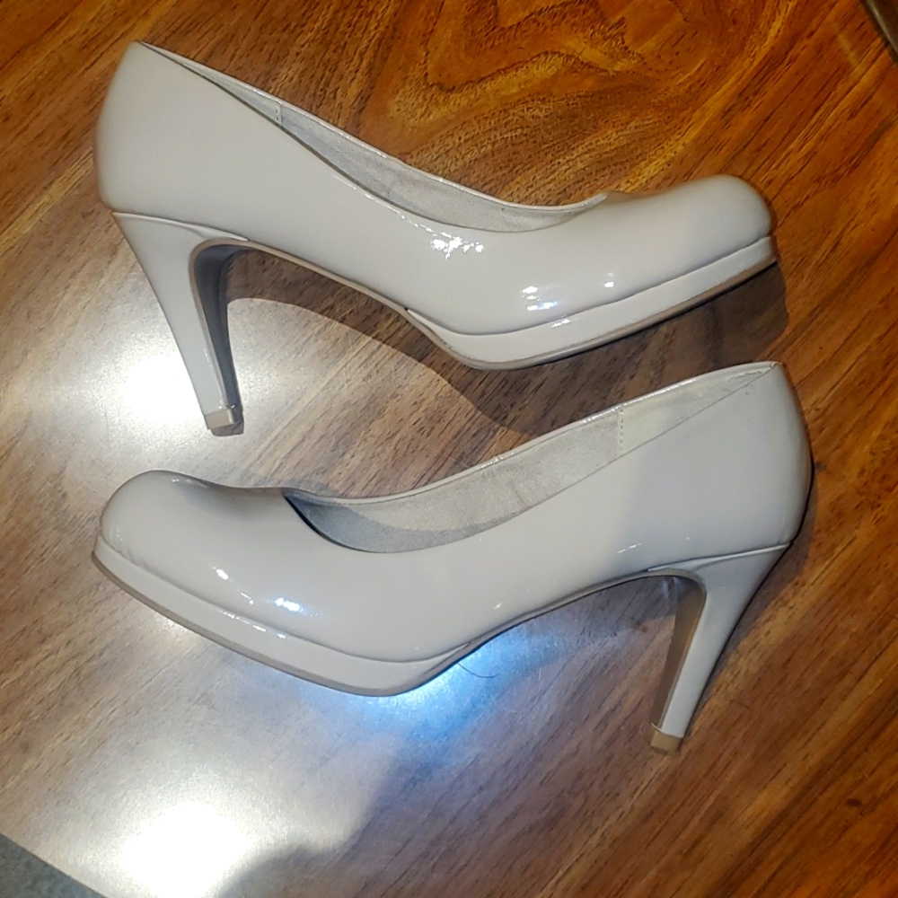 CL Heels - Picture 4 of 7